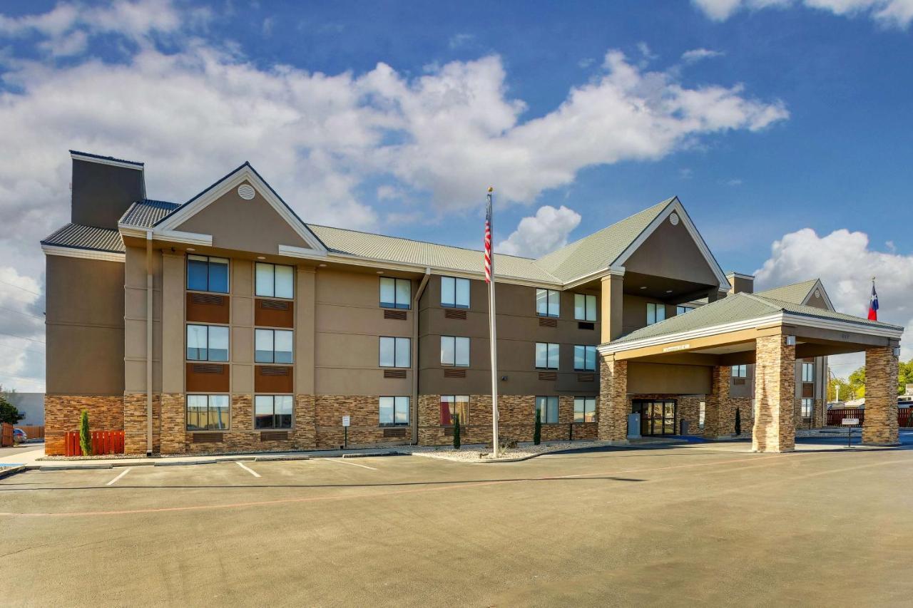 Best Western Plus Riata Hotel Brownwood Exterior photo