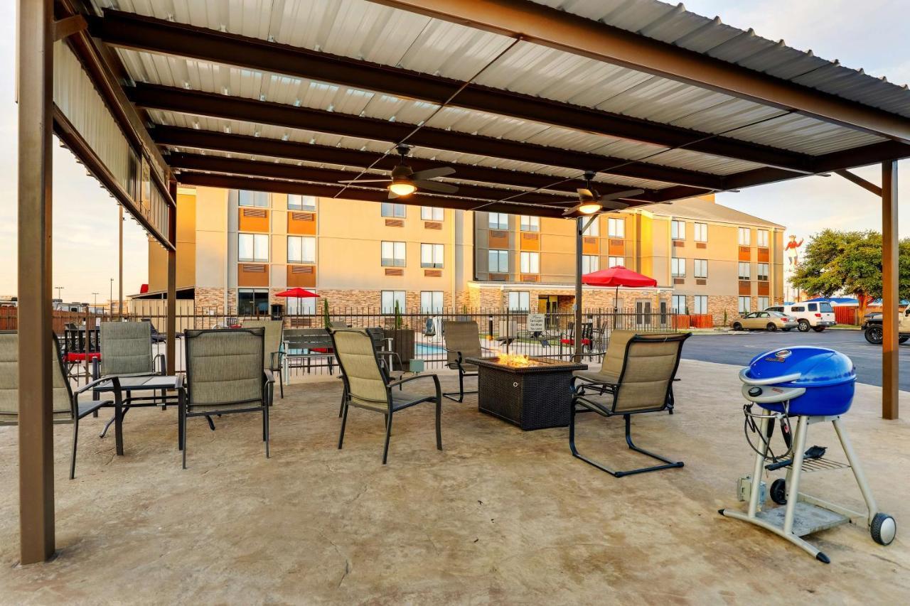 Best Western Plus Riata Hotel Brownwood Exterior photo